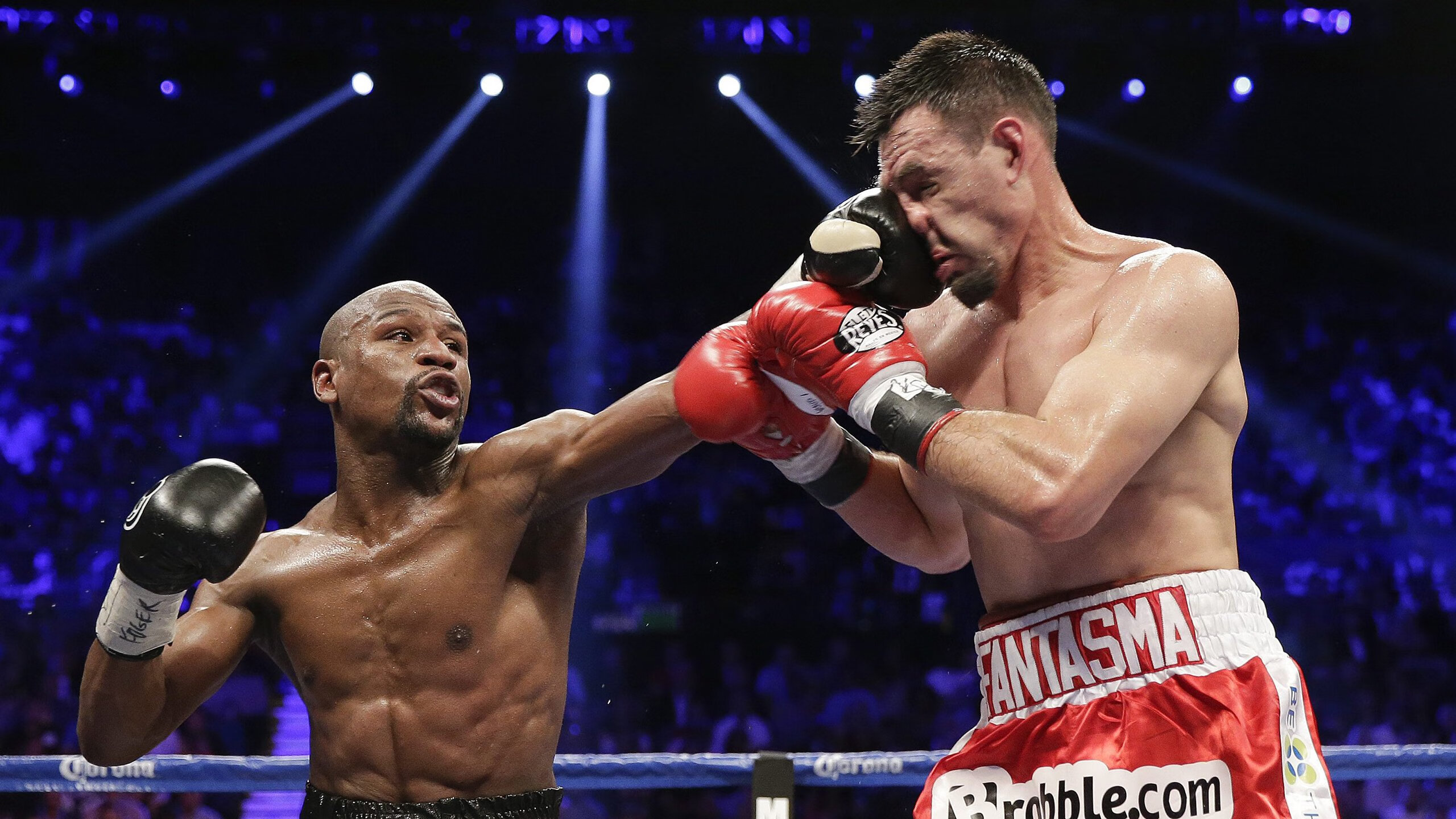 队友之间的默契合作：赛场上的战友情谊，队友和战友